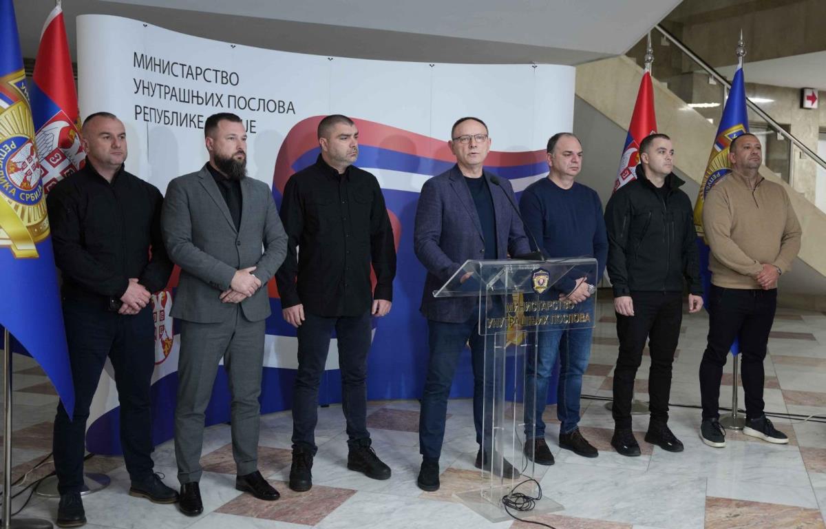THE POLICE WERE ATTACKED FOR DOING THEIR JOB! Dragan Vasiljević on the violence of blockades in front of the Rectorate: Police reacted with minimal force