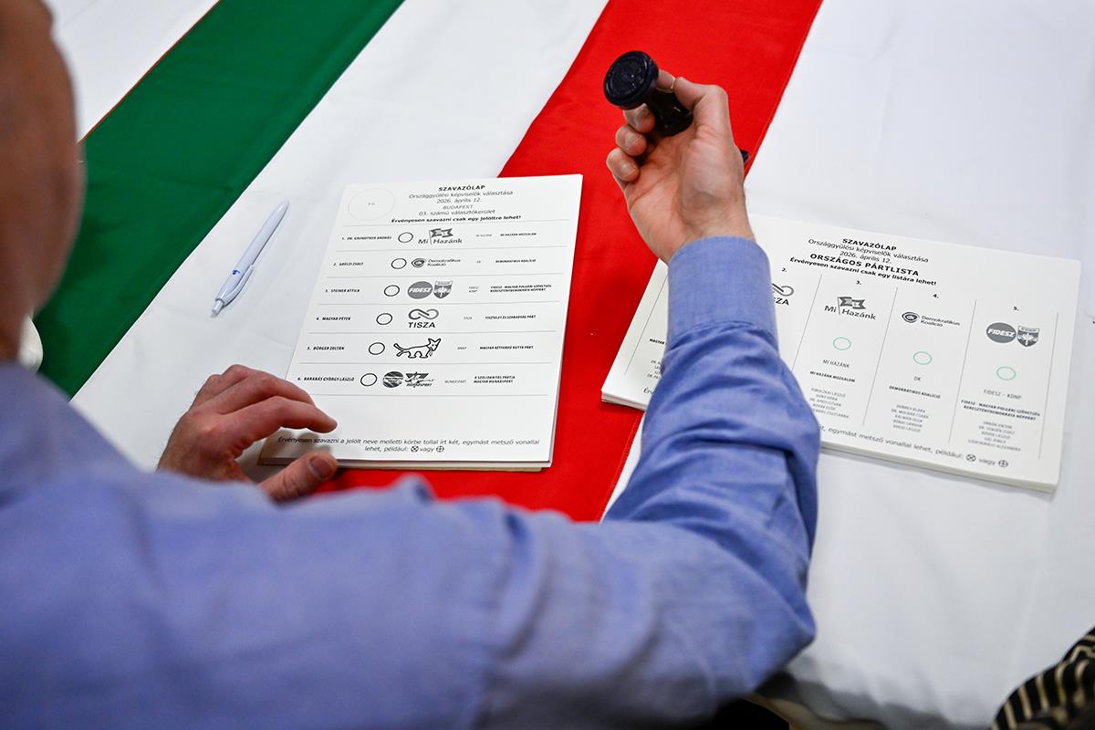 INCIDENT IN HUNGARIAN ELECTIONS: Official Arrived Drunk at Polling Station, Had to Be Removed!