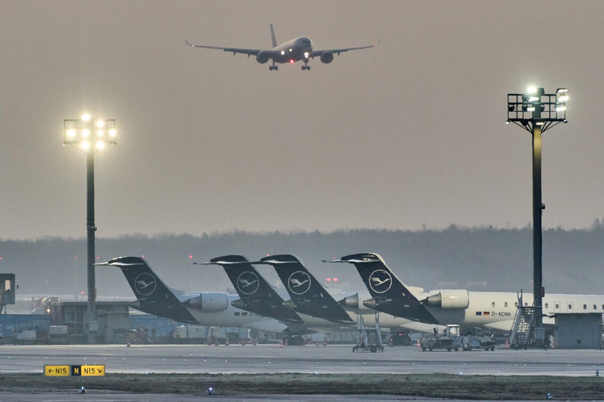 Stigle loše vesti za putnike: Uvodi se obavezna doplata za avio-gorivo, evo od čega zavisi cena
