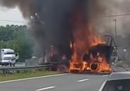 (DISTURBING VIDEO) DRIVER BURNED ALIVE IN TRUCK CAB?! Witnesses couldn't pull him out due to explosions! Did he have a co-driver? Terrible tragedy in Croatia!
