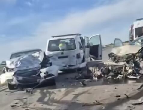HORRIFIC CHAIN COLLISION NEAR BATAJNICA, SEVERELY INJURED PEOPLE: Vehicles crushed beyond recognition, scenes are terrifying (VIDEO)