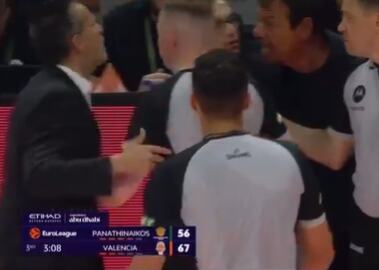ATAMAN WANTED TO FIGHT THE OPPOSING COACH! EUROLEAGUE SCANDAL! Lesor separated and prevented chaos, these scenes are going around the world! VIDEO