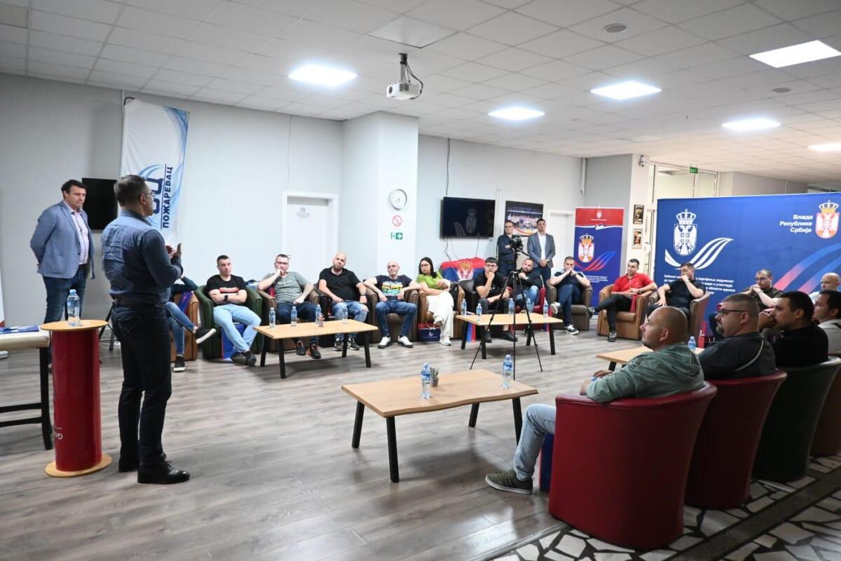 Milićević with young people in Požarevac: Dialogue on staying, returning, and the future of Serbia