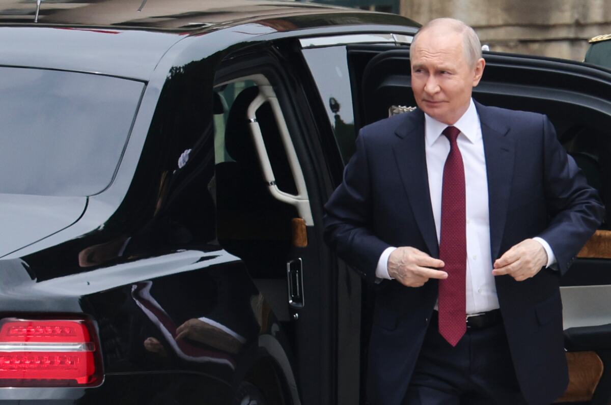 WHY DID PUTIN TAKE OFF HIS JACKET IN BEIJING? Unusual move and SECRET SIGNALS in the heart of the superpower! The Chinese reciprocated, just look at the detail on the limousine (VIDEO)