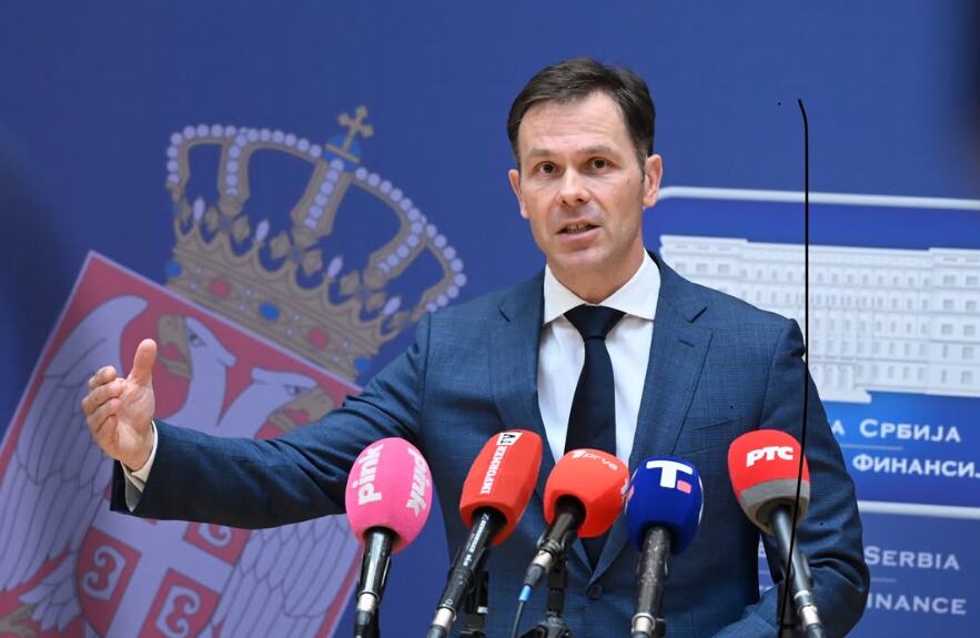Средняя зарплата в Сербии превысила 1000 евро! Синиша Мали: Мы выполним обещание, через полтора года она составит 1400
