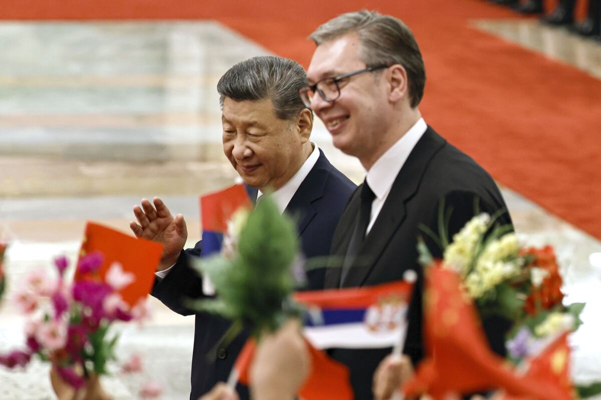 ZA ĐILASA SU IZGLEDA SVI LUDI?! Dok Vučić u Pekingu ugovara milijarde investicija, oni pljuju sporazum koji potpisuju najrazvijenije zemlje sveta