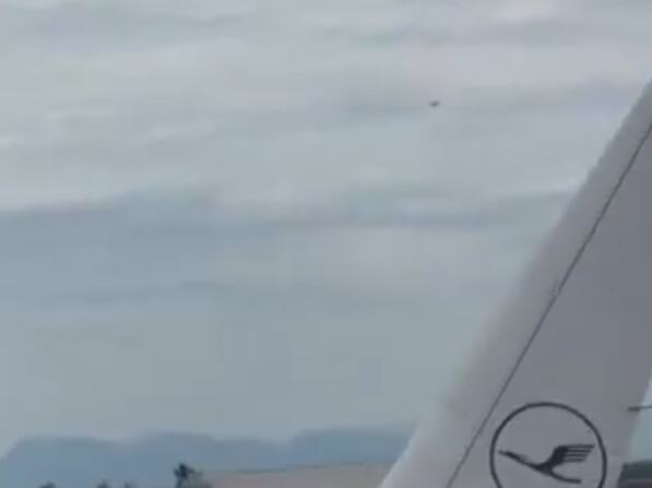 TREZVOST! HITNO ZATVOREN GLAVNI EVROPSKI AERODROM! Primećen DRON kako leti iznad piste i aviona! (FOTO/VIDEO)