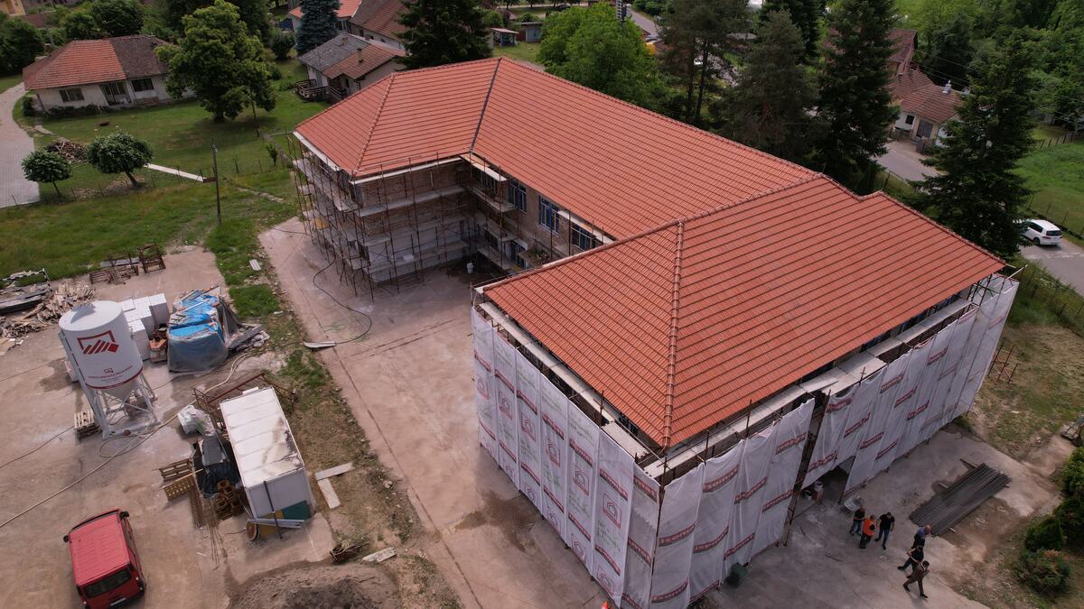 Velika obnova škole u Donjoj Borini: Država ulaže 205 miliona dinara, đaci dobijaju moderan objekat i sportsku salu (foto) Velika obnova škole u Donjoj Borini: Država ulaže 205 miliona dinara, đaci dobijaju moderan objekat i sportsku salu (foto)