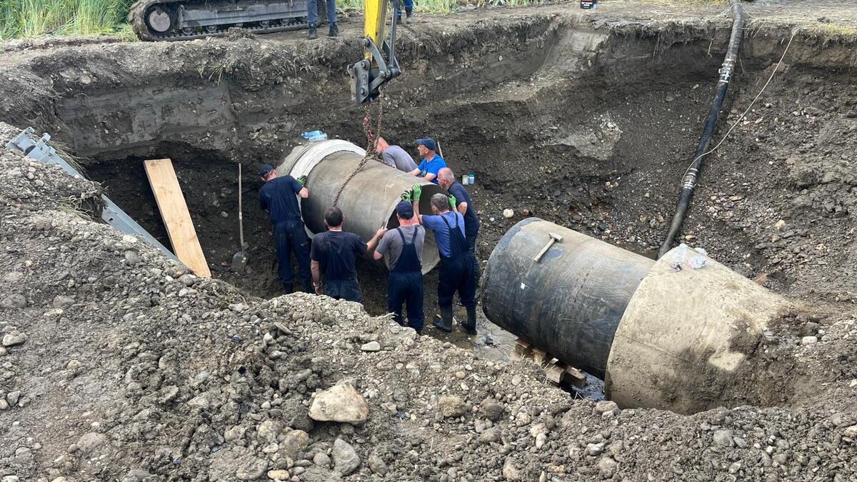 Državni megaprojekat za budućnost zapadne Srbije: Nema više krpljenja - rekonstrukcija cevovoda "Rzav" obezbeđuje sigurnije vodosnabdevanje za 150.000 ljudi Državni megaprojekat za budućnost zapadne Srbije: Nema više krpljenja - rekonstrukcija cevovoda "Rzav" obezbeđuje sigurnije vodosnabdevanje za 150.000 ljudi