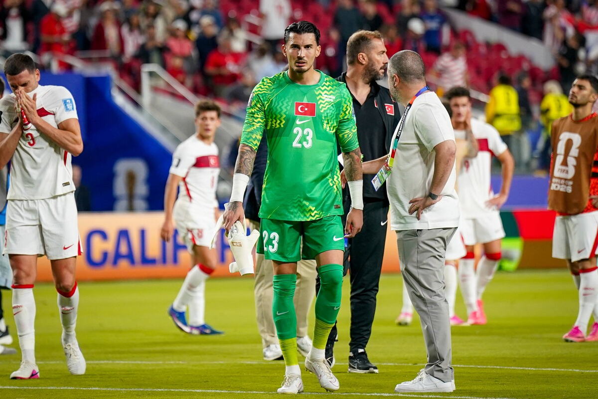 СКАНДАЛ НА MUNDIJALU! IME ZABRANJENE LEGENDE SE POJAVILO NA STADIONU: Izdao Erdogana, proglasili ga teroristom i proterali! Ovo je za Turke bolnije od ispadanja