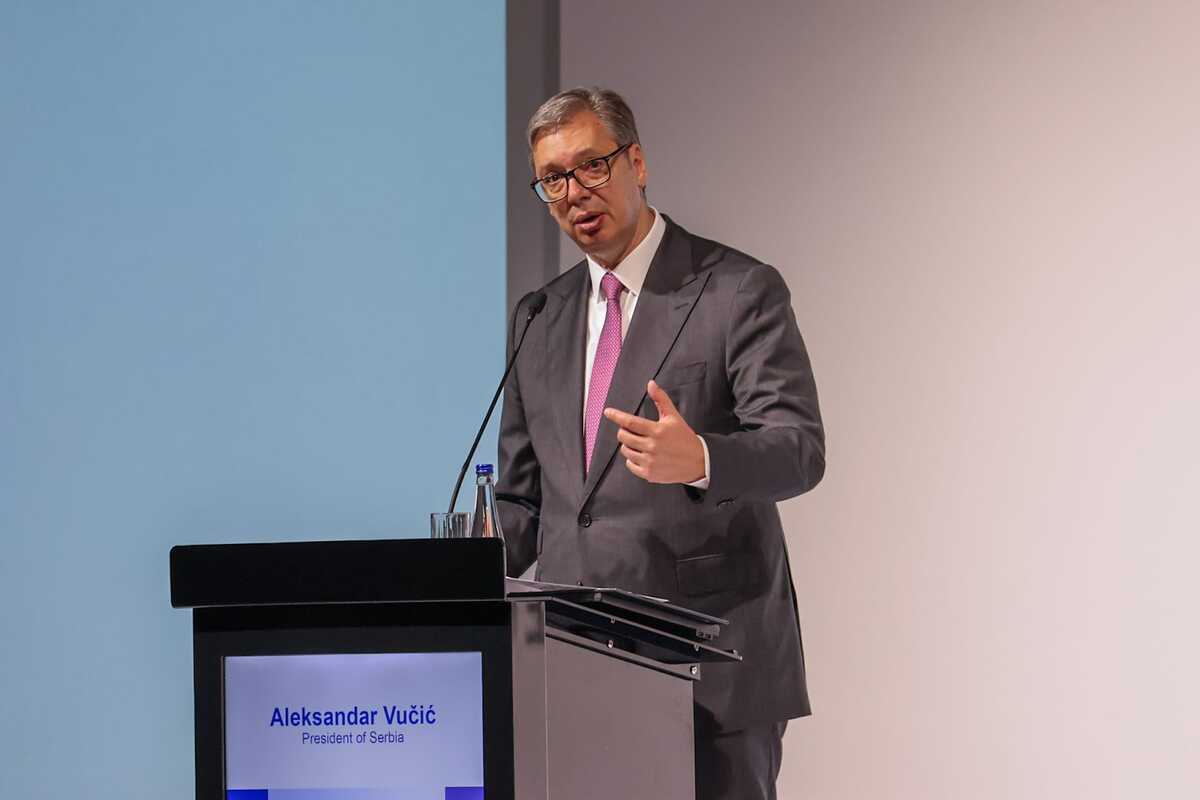 VUČIĆ OSUDIO NAPAD NA AUTOMOBIL SINA DINKA GRUHONJIĆA "Očekujem od nadležnih organa da nađu počinioce! Srbija mora biti sigurna za sve ljude"
