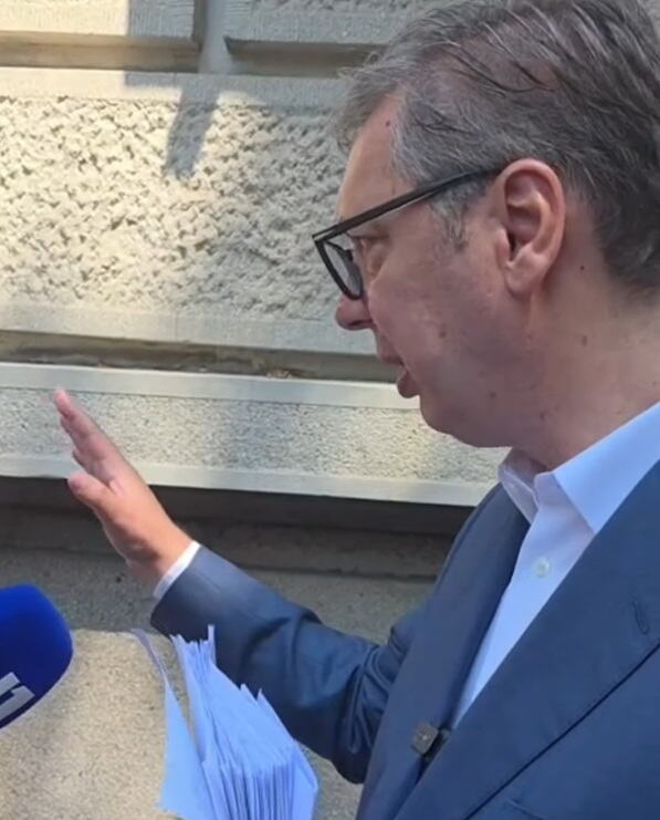 ПОСМОТРИТЕ НА ВЕРШИНУ НАГЛОСТИ! Журналистка блокирующего N1 перебила президента и работников GSP, Вучич преподал ей урок воспитания! (ВИДЕО)