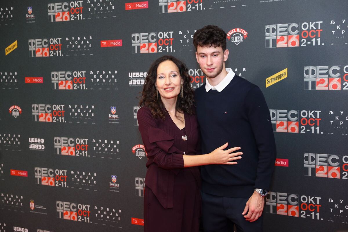 Ivana Žigon sa sinom došla na premijeru filma "'Zlatni rez 42 -Djeca  Kozare": Ovako danas izgleda Stevo koji je dobio ime po čuvenom dedi -  Naslovi.net