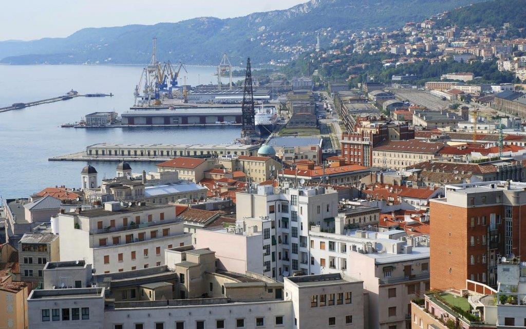 Da li vam se isplati da idete u Trst po garderobu i namirnice? | Biznis ...