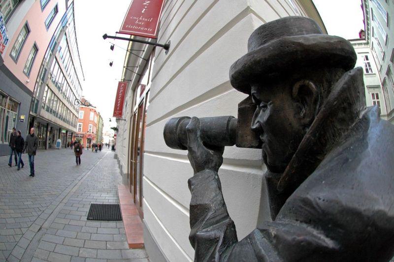 Ko putuje u ovu zemlju, neka se dobro pripazi! Ako prebrzo hoda rizikuje da mu napišu paprenu kaznu Ko putuje u ovu zemlju, neka se dobro pripazi! Ako prebrzo hoda rizikuje da mu napišu paprenu kaznu