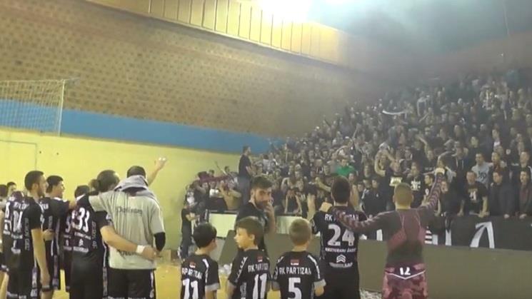 (VIDEO) GROBARI OŽIVELI RUKOMET: Pogledajte kakvu su podršku navijači ...