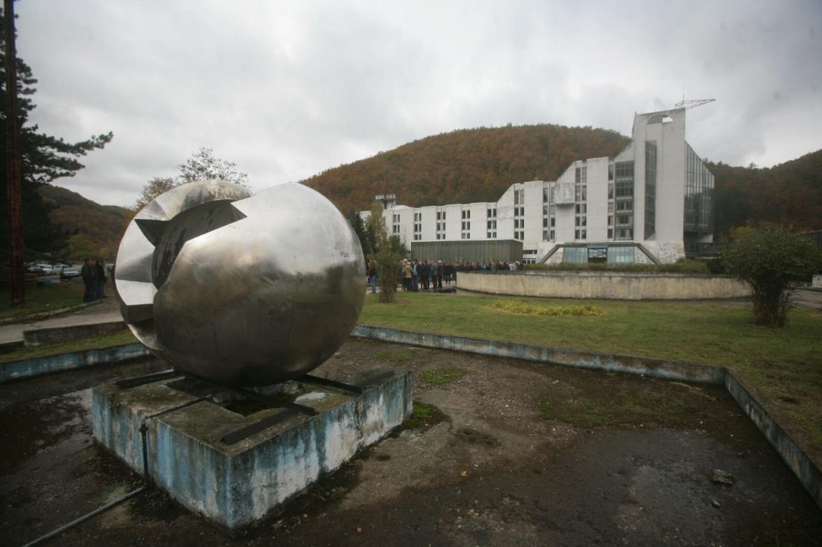 Ova Banja leči bukvalno sve, pruža mir i opuštanje! Bogata je prirodnim lepotama i istorijskim nasleđem, pa je idealna za odmor Ova Banja leči bukvalno sve, pruža mir i opuštanje! Bogata je prirodnim lepotama i istorijskim nasleđem, pa je idealna za odmor