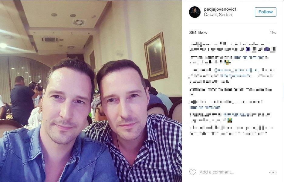 (FOTO) SEĆATE SE BLIZANACA? Njihove supruge su prave seks bombe! Evo ...