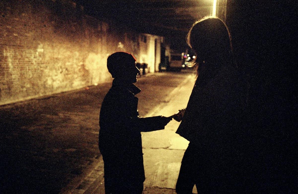 Ayollar qamoqxonasining yalangoch fotosuratlari Havo pornosi bilan shishirilgan qorin