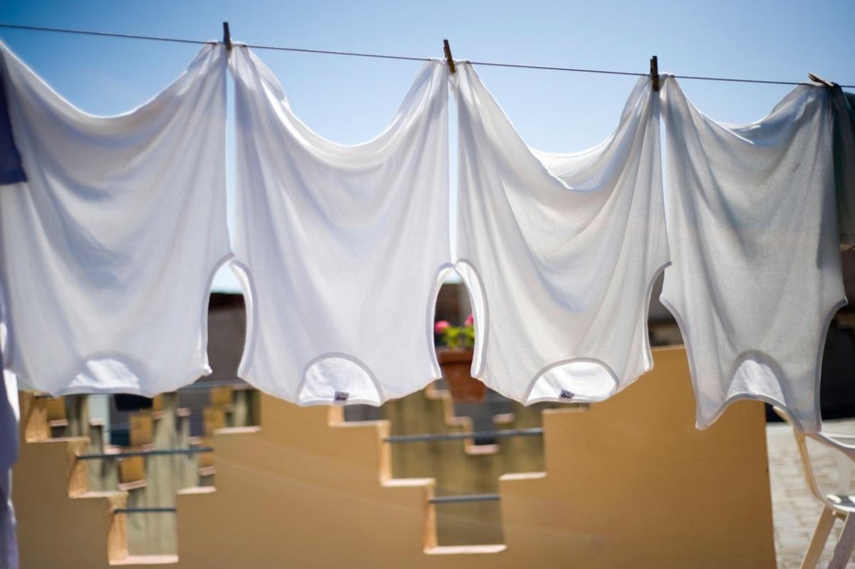 To Make White Laundry White Again: A Secret Washing Method Used in Professional Laundries!