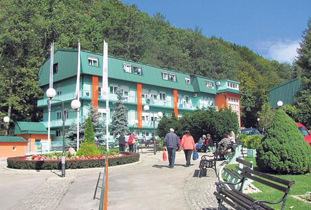 Nema zime za penzionere koji zakasne: U banjama ih svakako čeka jeftin smeštaj, a ovako se kreću cene rehabilitacije širom Srbije Nema zime za penzionere koji zakasne: U banjama ih svakako čeka jeftin smeštaj, a ovako se kreću cene rehabilitacije širom Srbije