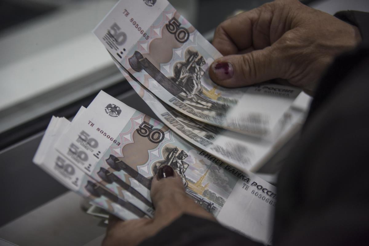 Veliki skok ruske valute: Rublja ove godine skočila gotovo 50 % u odnosu na dolar