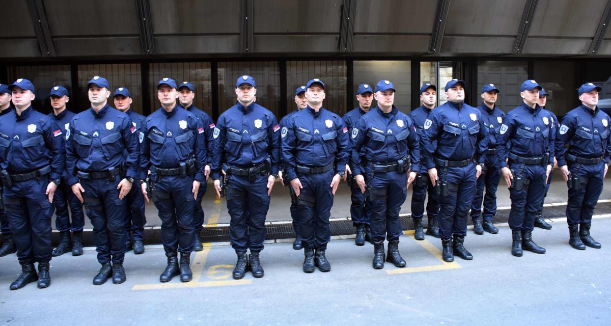 Zaposleni u policiji dobijaju veće plate! Vlada usvojila izmene o povećanju koeficijenata po platnim grupama