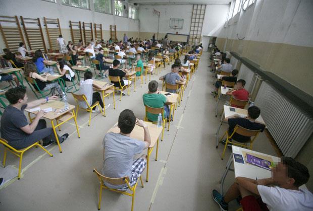 DETALJNO UPUTSTVO ZA POLAGANJE MALE MATURE: Osmaci jutros ovo moraju da imaju kod sebe, a ovo nikako ne sme da im bude na stolu! 