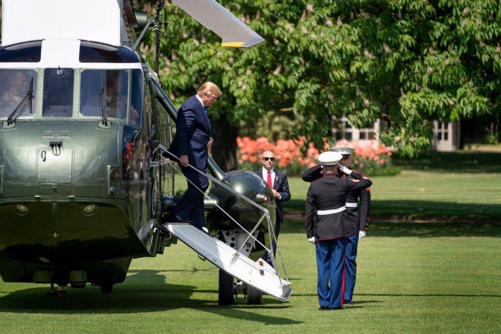 INCIDENT U SAD: Avion pun putnika previše se približio helikopteru u kojem je bio Tramp!