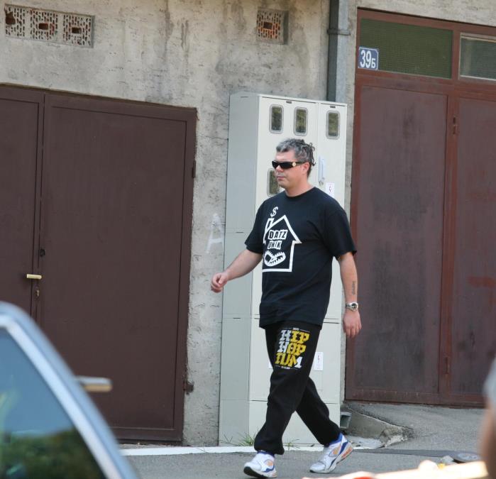 "PACOVI I BLAM" Čuveni reper opleo po kolegama: Pola tih njuškica...