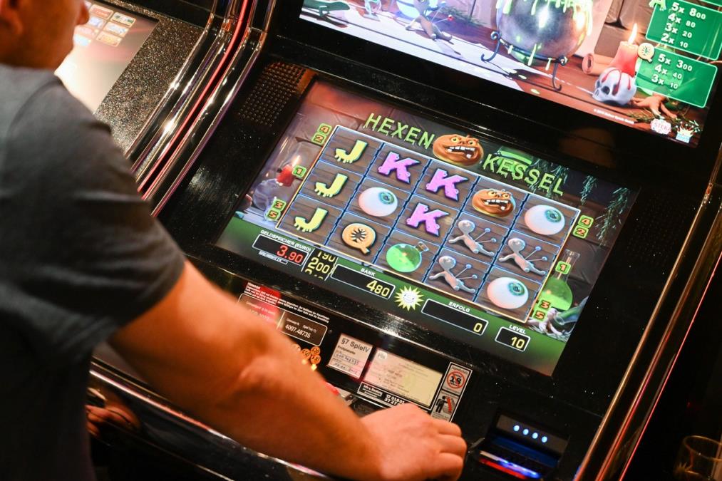 Oko 60 odsto mladića i 34 odsto devojaka se kocka: Poražavajući rezultati istraživanja, posebno čudi jedna kontradiktornost!