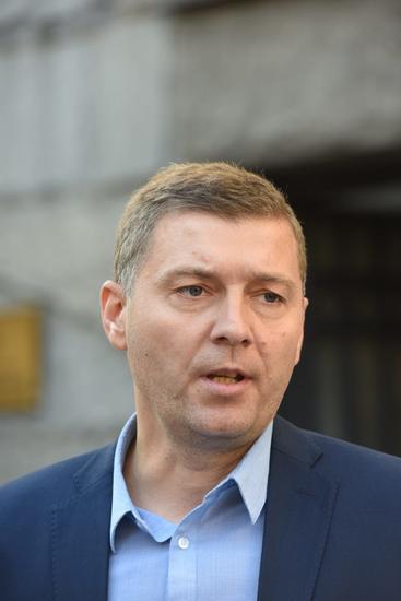 LETI PERJE NA SVE STRANE, NE ZNA SE VIŠE KO ŠTA RADI! Demokrata Nebojša Zelenović sada napao NVO koje su za Evropsku uniju!