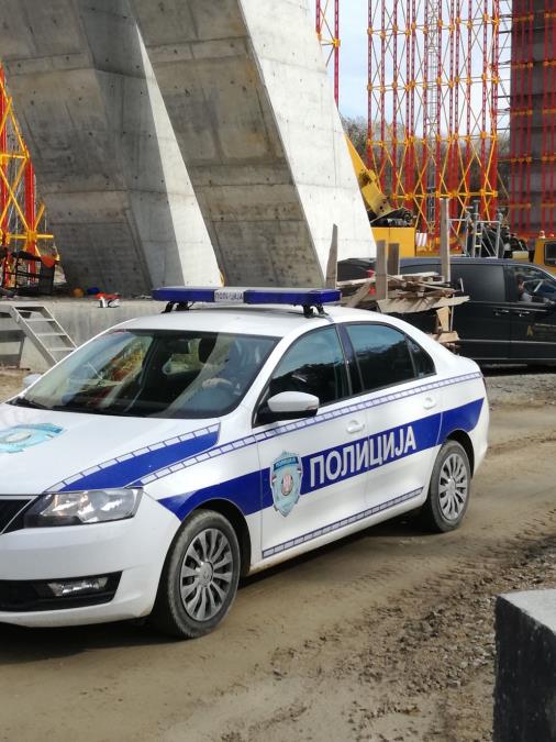 NESREĆA NA GRADILIŠTU U MLADENOVCU: Zemlja se obrušila i zatrpala radnika, lekari mu se bore za život!