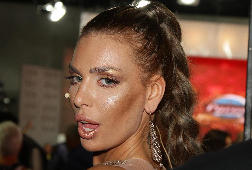 AVA KARABATIĆ IPAK NIJE TRUDNA! Starleta objasnila detalje preokreta i javno poručila: Žao mi je ako sam nekoga dovela u zabludu...