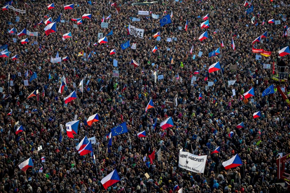 PROTESTI U PRAGU: Hiljade Čeha ponovo na ulicama zbog plana vlade da se javni servis finansira iz budžeta