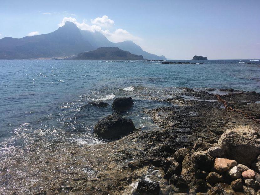 HOROR KOD GRČKE, 22 MIGRANTA UMRLA U ČAMCU: Krijumčari bacali tela u more