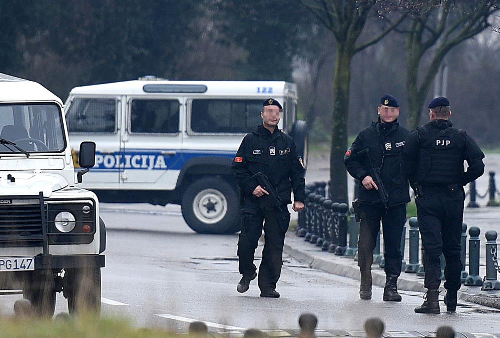 POKUŠAO DA PODMITI POLICAJCA SA 10 EVRA I "REŠI PROBLEM": Na granici zaustavljen "audi", Srbin odmah uhapšen!