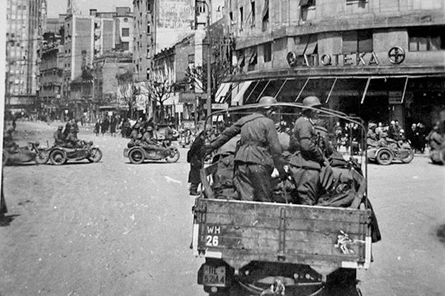 Horor 6. aprila 1941: Adolf Hitler razorio Beograd: Oglasio se ministar Selaković - cilj je bio brisanje srpske kulture i naroda