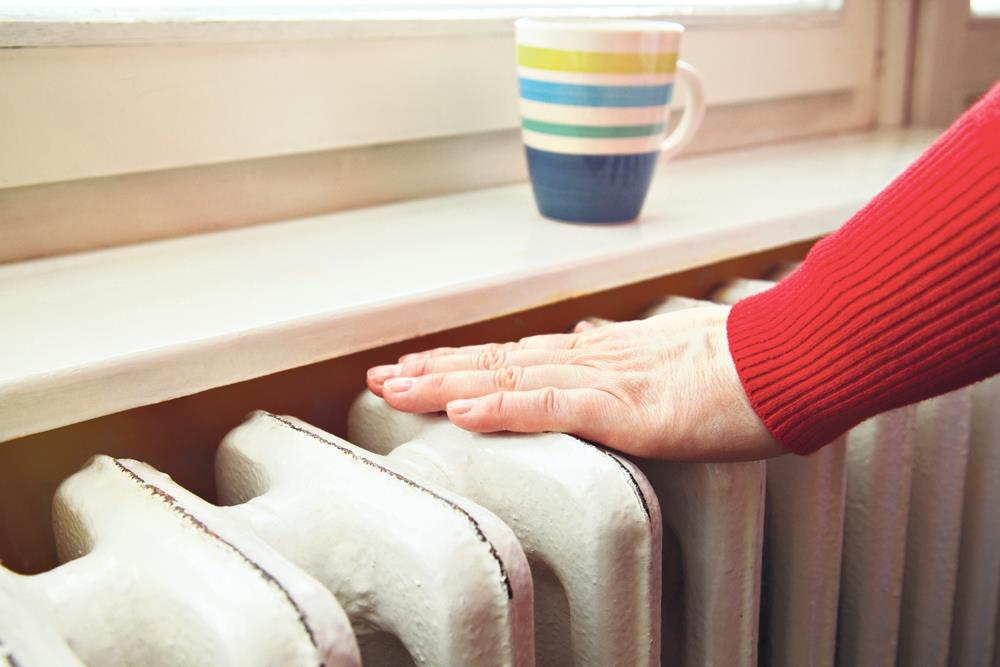 RADIJATORI U BEOGRADU OD JUTROS OPET TOPLI: Niske jutarnje temperature produžile grejanje i po završetku grejne sezone