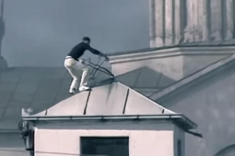 "ALBANSKI EKSTREMISTI SE POSEBNO OBRUŠILI NA SRPSKE SVETINJE" SPC o Martovskom pogromu: Porušeno je oko 800 srpskih kuća i zapaljeno 35 verskih objekata