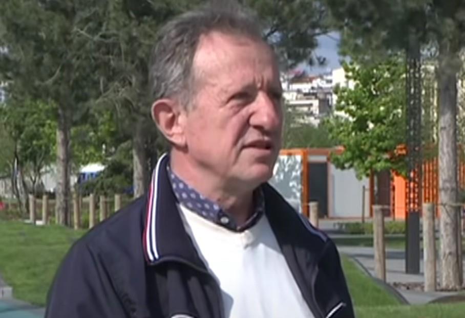 Sahranjena žena Žike Šarenice u krugu porodice: Na njen sanduk položio beli venac, tuga na Topčiderskom groblju