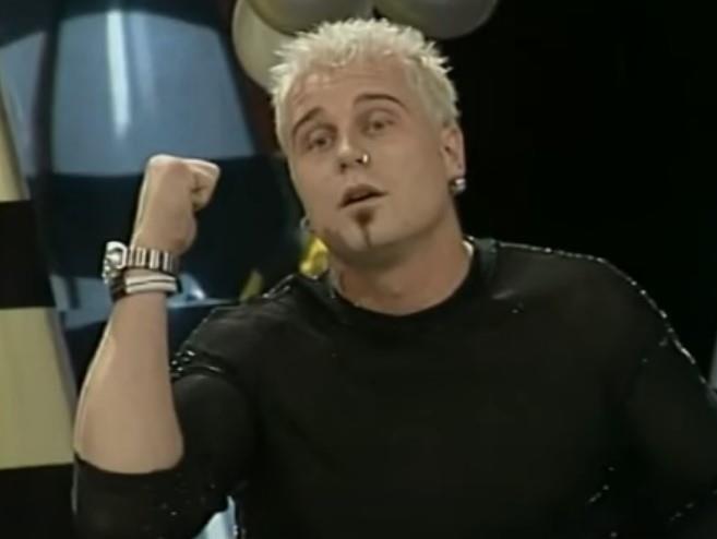 "TEŽE MI JE BILO DA SE SKINEM SA ŽENE, NEGO SA DROGE" Popularni pevač devedesetih progovorio o porocima