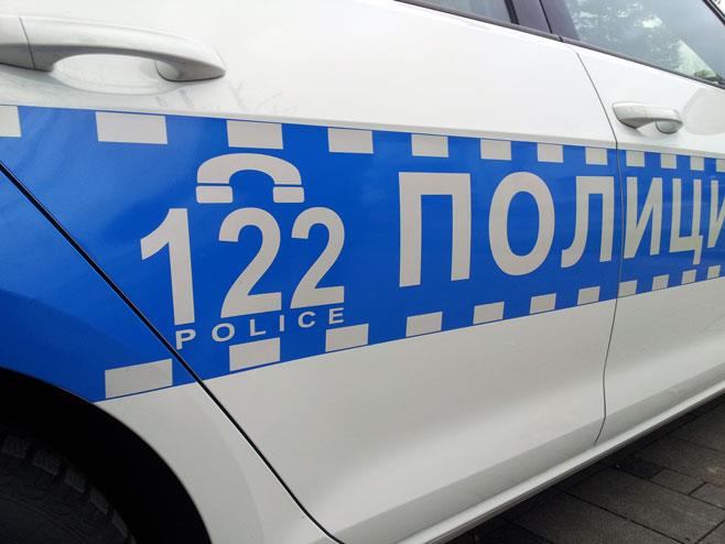 TEŠKA SAOBRAĆAJNA NESREĆA U BANJALUCI: U njoj učestvovali putničko vozilo i pešak, put zatvoren