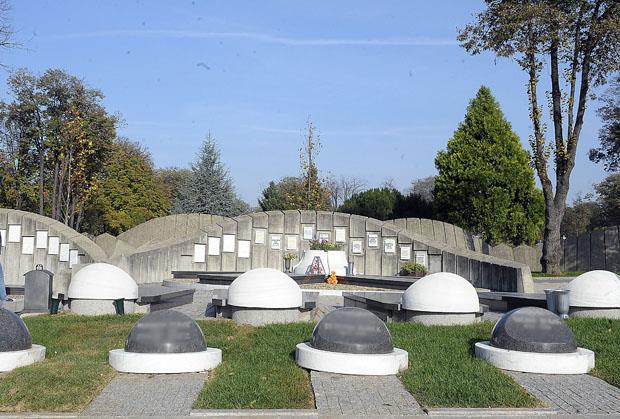 11 naslednika ušlo u rat zbog 22 miliona srpskog velikana, pa mu i grobnicu prodali pošto-poto za 2.000 dinara