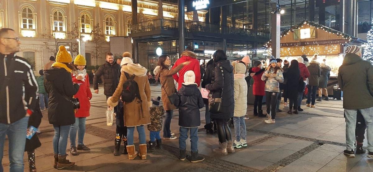 Priča koja topi srce: Nišlija Aleksandar još u maju kupio kostim Deda Mraza, pozvao sve roditelje koji imaju decu i postavio jedan uslov