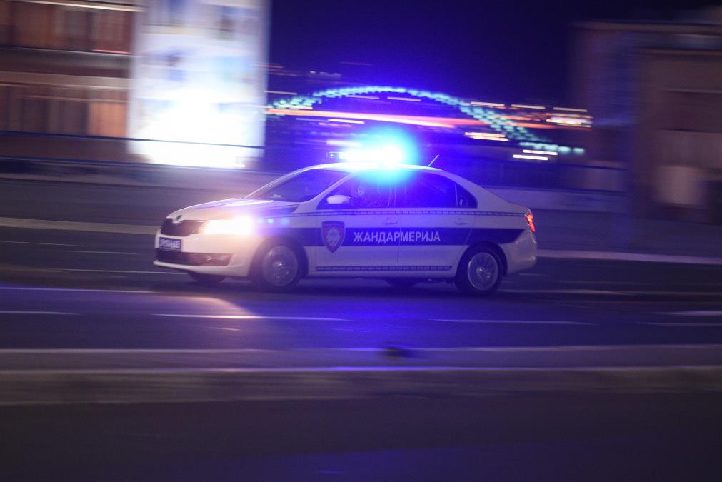 FILMSKA POTERA ZA TINEJDŽEROM U VELIKOJ PLANI! Drogiran i pijan ukrao automobil, izazvao sudar, pa peške bežao od policije