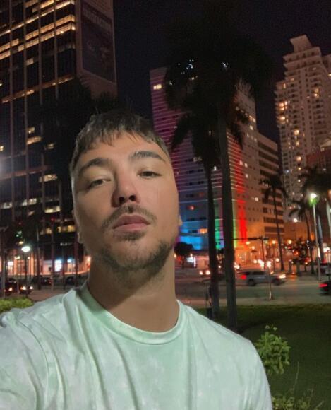 MILAN STANKOVIĆ PREKINUO TIŠINU NA VELIKI PETAK! Oglasio se, a njegova nova objava dirnula mnoge (FOTO)