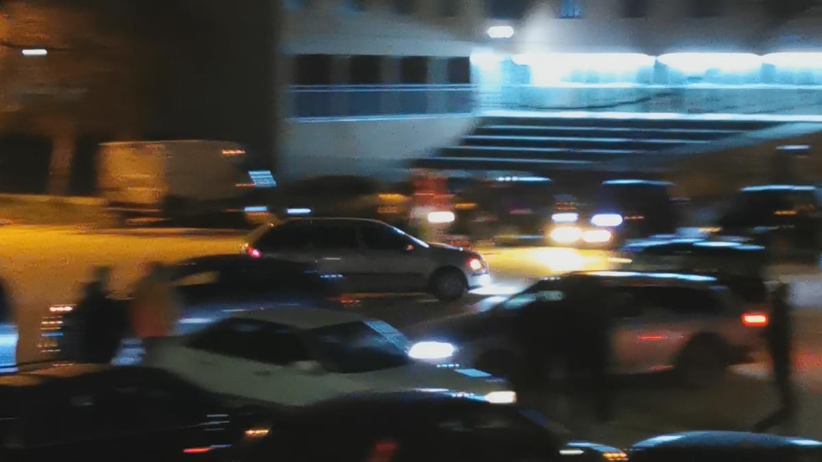 ULIČNE TRKE U VIŠNJIČKOJ BANJI?! Stanari snimili bahate vozače u Sanivilu, policija dobila dojavu za ilegalnu noćnu trku kod Ikee