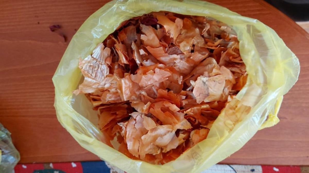 Beograđanka šokirana cenom lukovine u marketima: Ljuske skuplje od kile luka - bezobrazluk FOTO