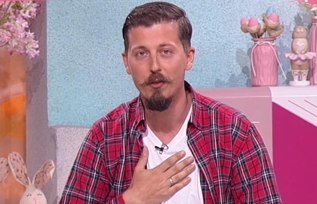 DINČA SASVIM SLUČAJNO PRONAŠAO PRAVO BLAGO Na sred otpada pevač naišao na nešto veoma vredno: Kakav blagoslov! (FOTO)